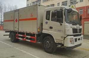 程力威牌CLW5160XRYE5型易燃液体厢式运输车
