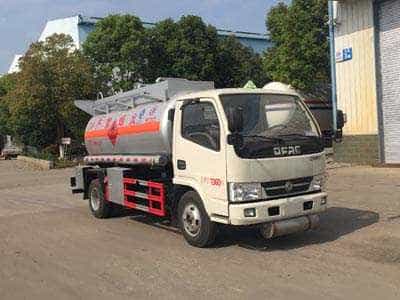 程力威牌CLW5070GRY5型易燃液体罐式运输车