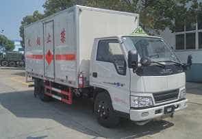 程力威牌CLW5043XRQJ5型易燃气体厢式运输车
