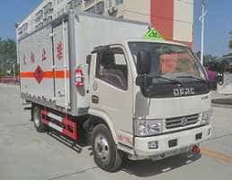 程力威牌CLW5046XRYE5型易燃液体厢式运输车