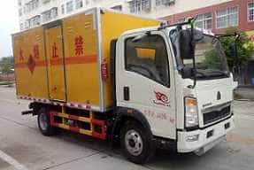 程力威牌CLW5045XRQZ5型易燃气体厢式运输车