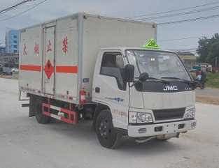 程力威牌CLW5041XRQJ5型易燃气体厢式运输车