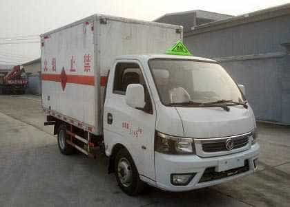 程力威牌CLW5035XRQE5型易燃气体厢式运输车