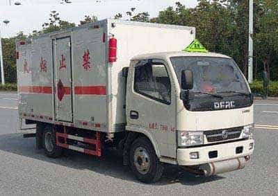 程力威牌CLW5076XRQ5型易燃气体厢式运输车