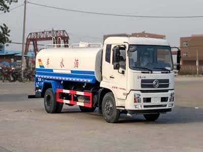 程力威牌CLW5180GSSD5型洒水车