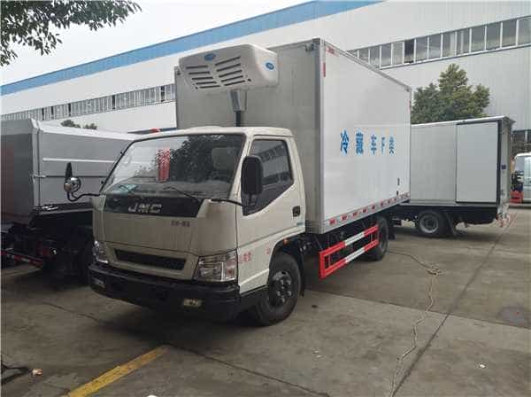 江铃宽体冷藏车