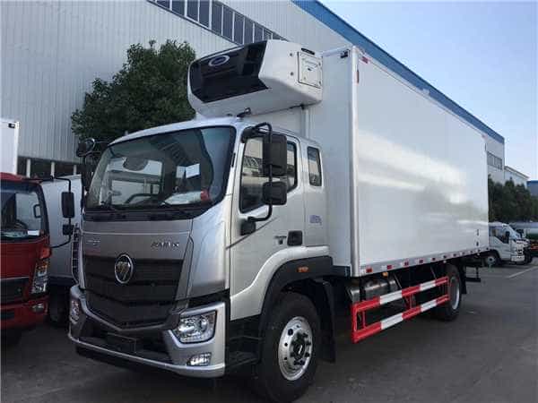 福田S5底盘7.6米厢长冷藏车