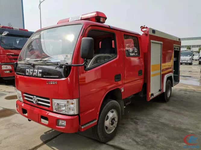 东风小霸王多利卡D6水罐消防车