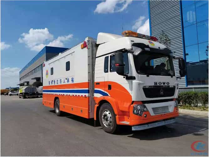 重汽野外自行式炊事车