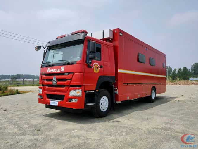 重汽豪沃T5G宿营车（24人）